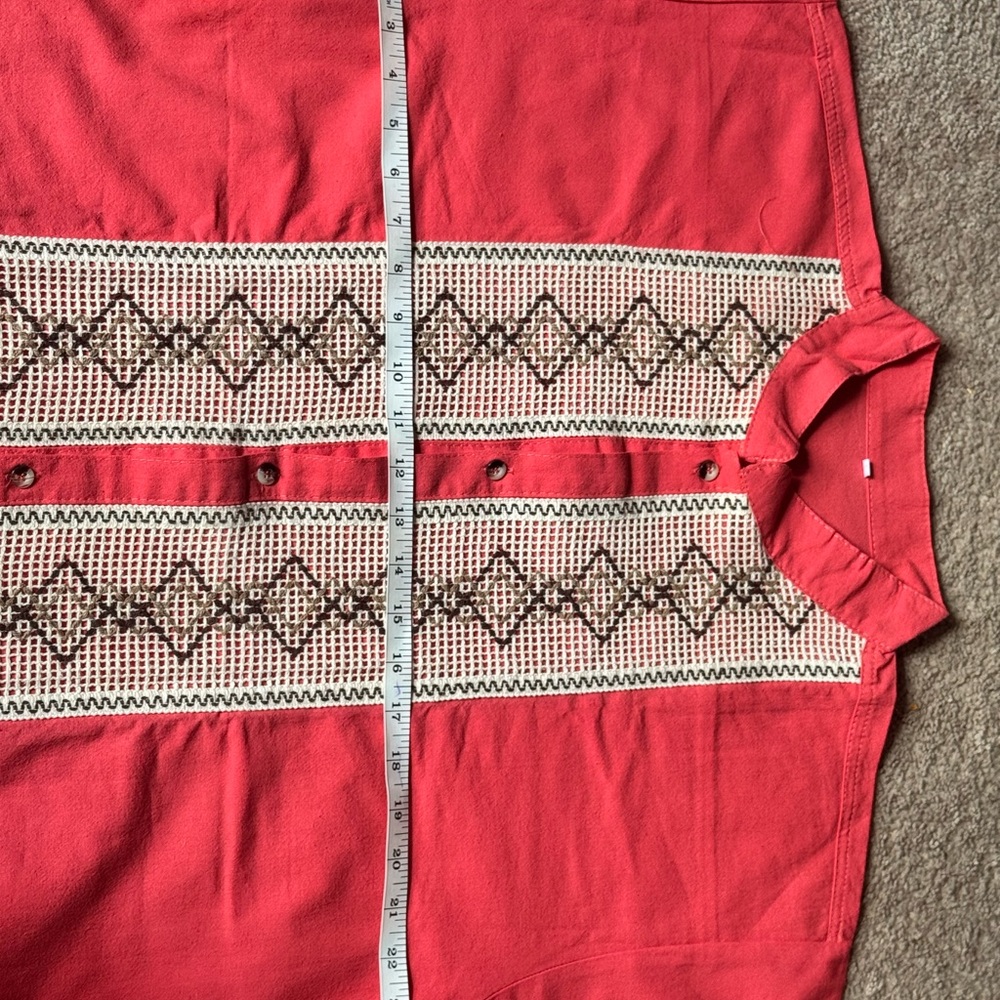 Guayabera Mexican Men's Coral Embroidered Shirt - Picture 4 of 5